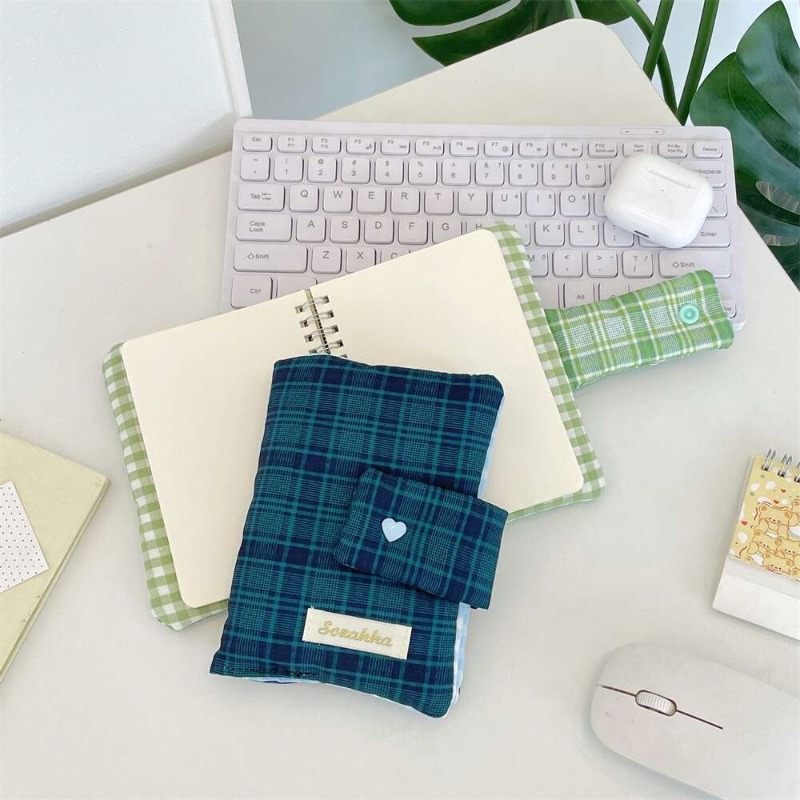 Green White Gingham Hand-journ - огляд і ціна Laptop Sleeve