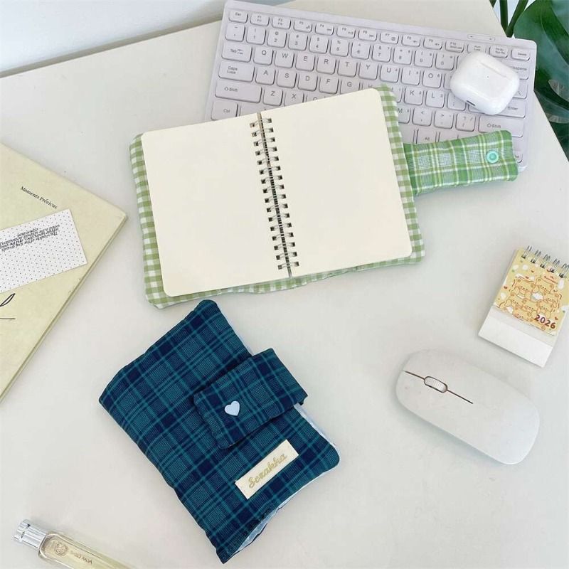 Green White Gingham Hand-journ - огляд і ціна Laptop Sleeve